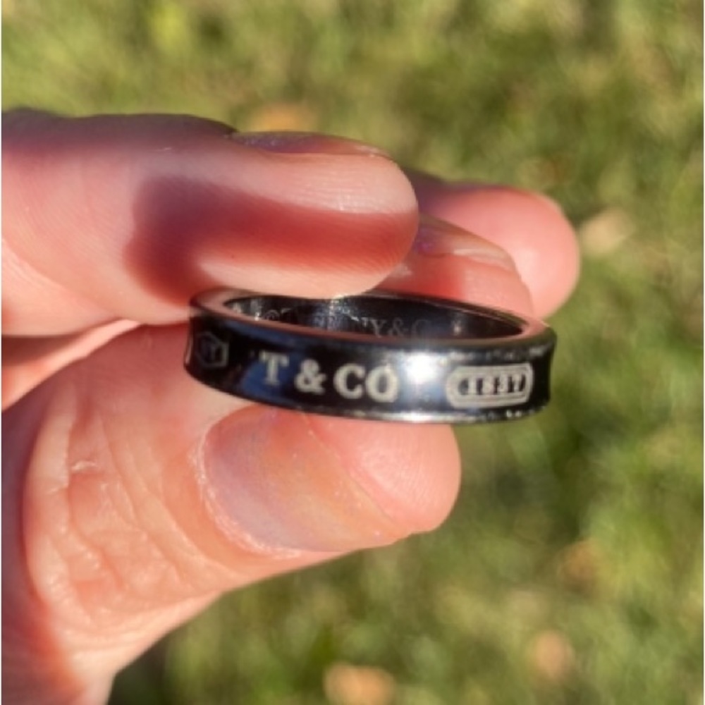 🖤Rare🖤 Black Tiffany & Co. Stainless Steel ring band 💍 Size 6